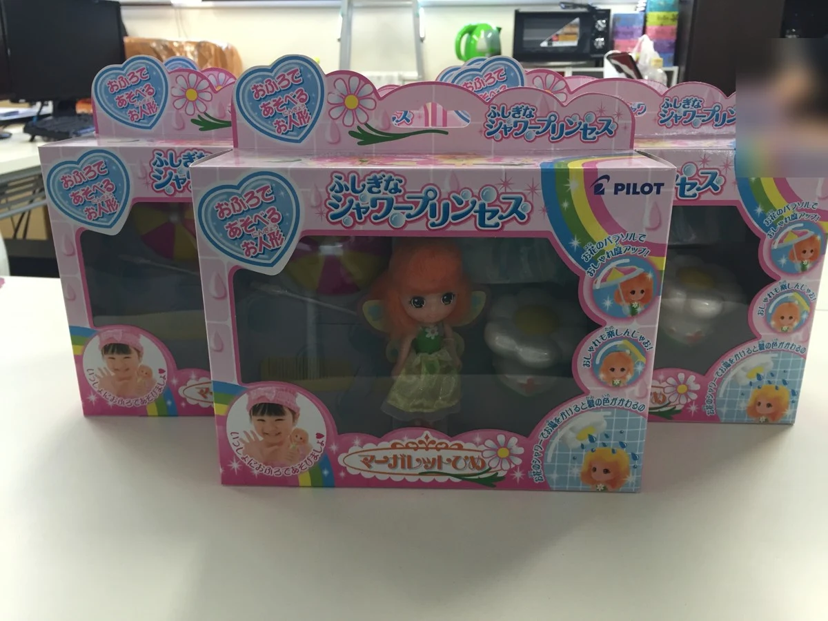ヤフオクで仕入れた「ふしぎなシャワープリンセス」の箱が3つ並んだ写真